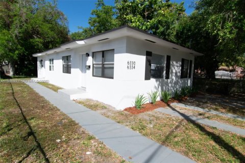 House in Miami, Florida 1 bedroom, 120.4 sq.m. № 2001853 - photo 3