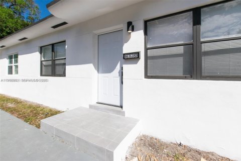 House in Miami, Florida 1 bedroom, 120.4 sq.m. № 2001853 - photo 2