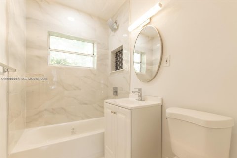 House in Miami, Florida 1 bedroom, 120.4 sq.m. № 2001853 - photo 11