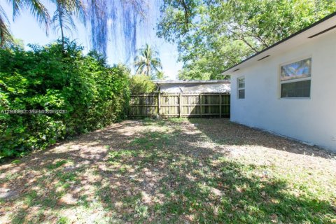 House in Miami, Florida 1 bedroom, 120.4 sq.m. № 2001853 - photo 14