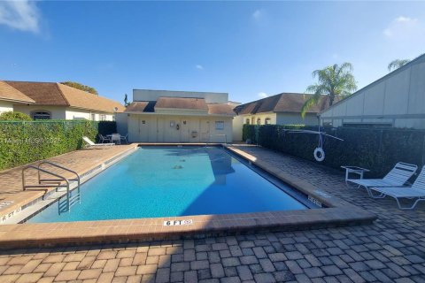 Townhouse in Wellington, Florida 3 bedrooms, 98.48 sq.m. № 1638417 - photo 4