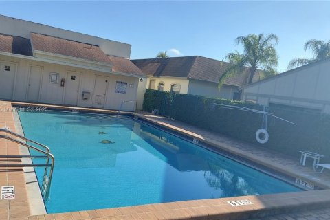 Townhouse in Wellington, Florida 3 bedrooms, 98.48 sq.m. № 1638417 - photo 3
