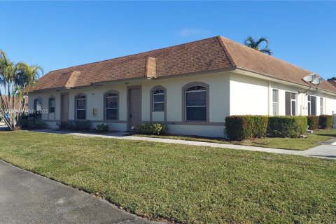 Townhouse in Wellington, Florida 3 bedrooms, 98.48 sq.m. № 1638417 - photo 2