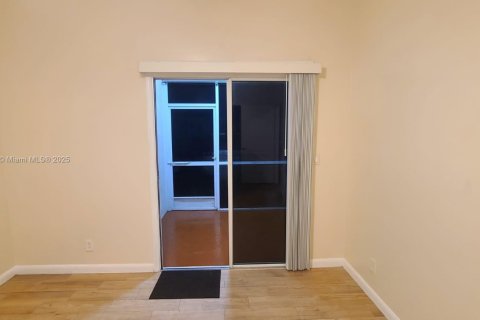 Townhouse in Wellington, Florida 3 bedrooms, 98.48 sq.m. № 1638417 - photo 19