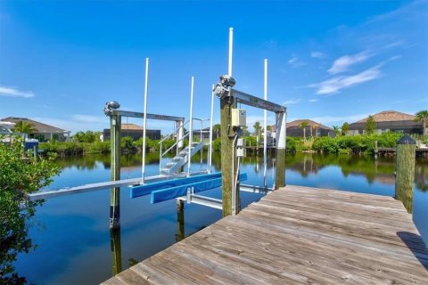 House in Port Charlotte, Florida 4 bedrooms, 220.55 sq.m. № 2166778 - photo 5