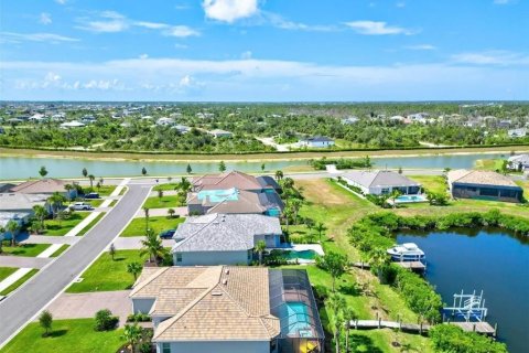 House in Port Charlotte, Florida 4 bedrooms, 220.55 sq.m. № 2166778 - photo 26