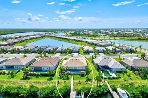 House in Port Charlotte, Florida 4 bedrooms, 220.55 sq.m. № 2166778 - photo 3