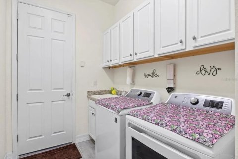 House in Port Charlotte, Florida 4 bedrooms, 220.55 sq.m. № 2166778 - photo 20
