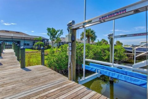 House in Port Charlotte, Florida 4 bedrooms, 220.55 sq.m. № 2166778 - photo 25