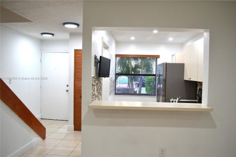Condominio en alquiler en Miami, Florida, 2 dormitorios, 85.47 m2 № 1945018 - foto 5