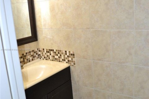 Condominio en alquiler en Miami, Florida, 2 dormitorios, 85.47 m2 № 1945018 - foto 8