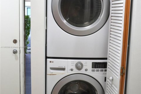 Condominio en alquiler en Miami, Florida, 2 dormitorios, 85.47 m2 № 1945018 - foto 20