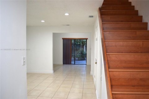 Condominio en alquiler en Miami, Florida, 2 dormitorios, 85.47 m2 № 1945018 - foto 3