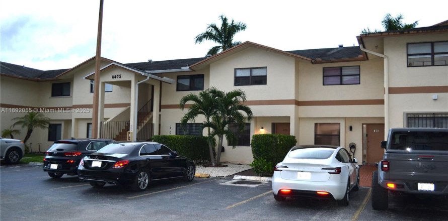 Condominio en Miami, Florida, 2 dormitorios  № 1945018