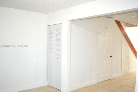 Condominio en alquiler en Miami, Florida, 2 dormitorios, 85.47 m2 № 1945018 - foto 7
