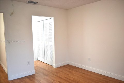 Condominio en alquiler en Miami, Florida, 2 dormitorios, 85.47 m2 № 1945018 - foto 12