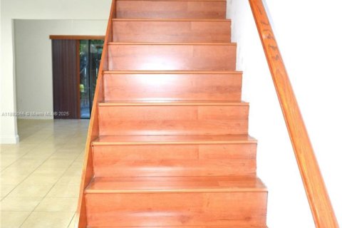 Condominio en alquiler en Miami, Florida, 2 dormitorios, 85.47 m2 № 1945018 - foto 4