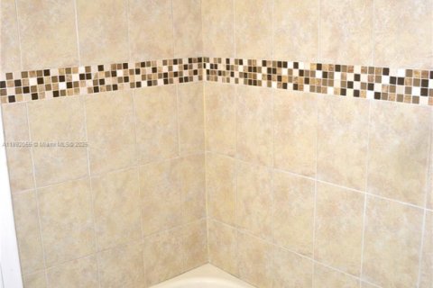 Condominio en alquiler en Miami, Florida, 2 dormitorios, 85.47 m2 № 1945018 - foto 16