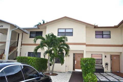 Condominio en alquiler en Miami, Florida, 2 dormitorios, 85.47 m2 № 1945018 - foto 2