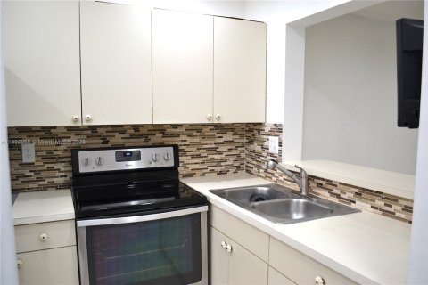 Condominio en alquiler en Miami, Florida, 2 dormitorios, 85.47 m2 № 1945018 - foto 9