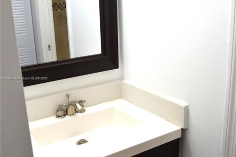 Condominio en alquiler en Miami, Florida, 2 dormitorios, 85.47 m2 № 1945018 - foto 17