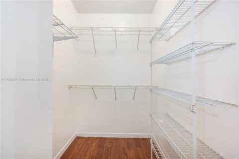 Townhouse in Coconut Creek, Florida 2 bedrooms, 124.77 sq.m. № 1695807 - photo 18