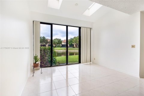 Townhouse in Coconut Creek, Florida 2 bedrooms, 124.77 sq.m. № 1695807 - photo 28