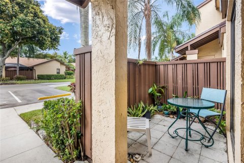 Townhouse in Coconut Creek, Florida 2 bedrooms, 124.77 sq.m. № 1695807 - photo 4