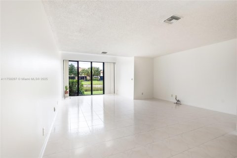 Townhouse in Coconut Creek, Florida 2 bedrooms, 124.77 sq.m. № 1695807 - photo 26