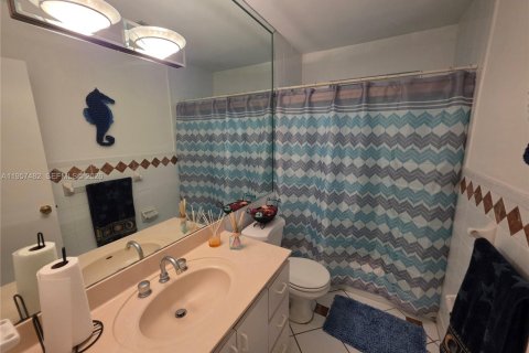 House in Miami, Florida 4 bedrooms, 190.54 sq.m. № 2019592 - photo 17