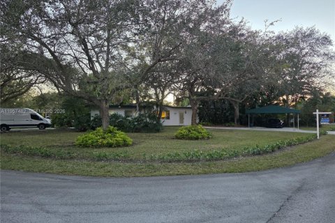 House in Miami, Florida 4 bedrooms, 190.54 sq.m. № 2019592 - photo 4