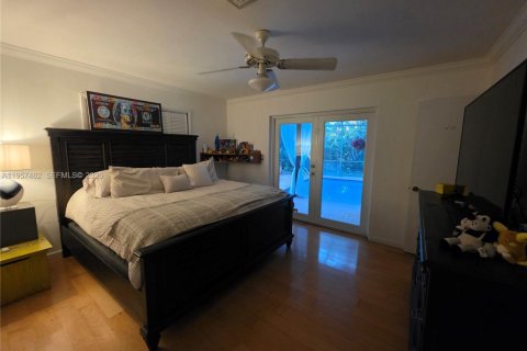 House in Miami, Florida 4 bedrooms, 190.54 sq.m. № 2019592 - photo 14
