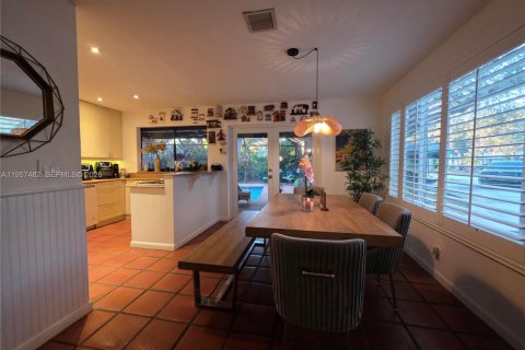 House in Miami, Florida 4 bedrooms, 190.54 sq.m. № 2019592 - photo 9