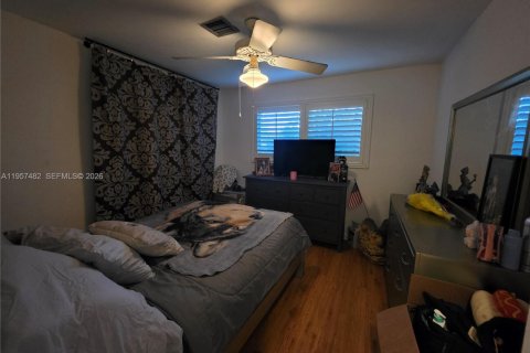 House in Miami, Florida 4 bedrooms, 190.54 sq.m. № 2019592 - photo 16