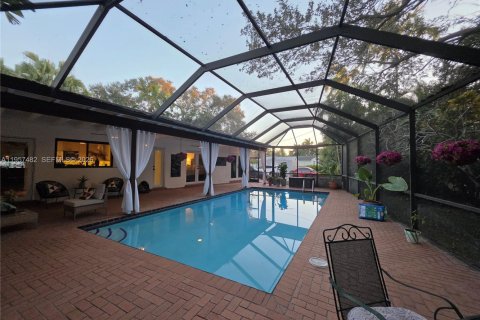 House in Miami, Florida 4 bedrooms, 190.54 sq.m. № 2019592 - photo 21