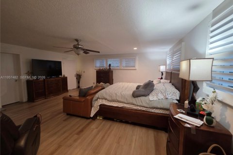 House in Miami, Florida 4 bedrooms, 190.54 sq.m. № 2019592 - photo 12