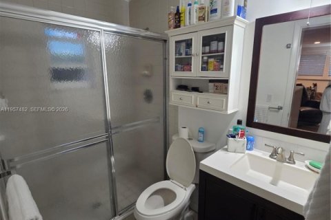 House in Miami, Florida 4 bedrooms, 190.54 sq.m. № 2019592 - photo 13