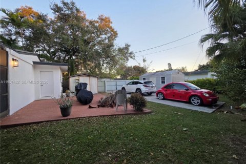 House in Miami, Florida 4 bedrooms, 190.54 sq.m. № 2019592 - photo 22