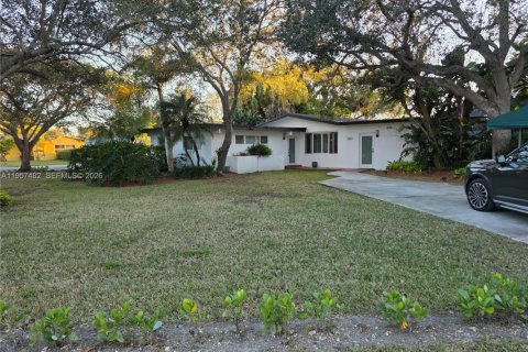 House in Miami, Florida 4 bedrooms, 190.54 sq.m. № 2019592