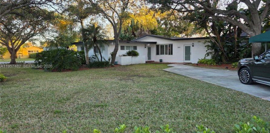 House in Miami, Florida 4 bedrooms, 190.54 sq.m. № 2019592