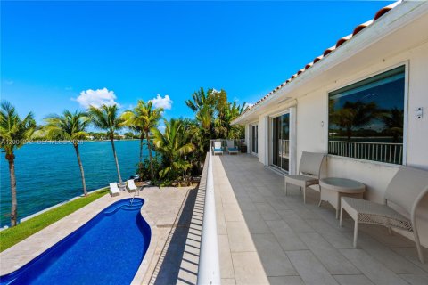 Casa en alquiler en Miami Beach, Florida, 4 dormitorios, 431.53 m2 № 2066861 - foto 13