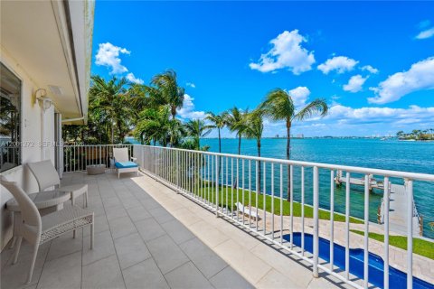 Casa en alquiler en Miami Beach, Florida, 4 dormitorios, 431.53 m2 № 2066861 - foto 12