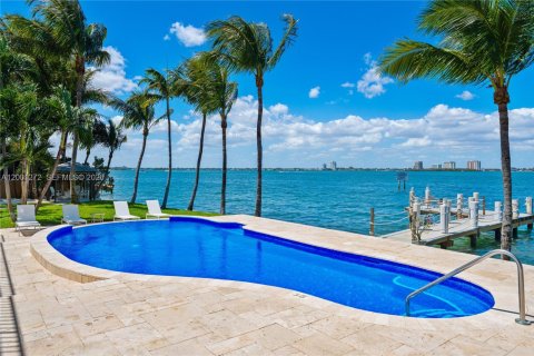 Casa en alquiler en Miami Beach, Florida, 4 dormitorios, 431.53 m2 № 2066861 - foto 5
