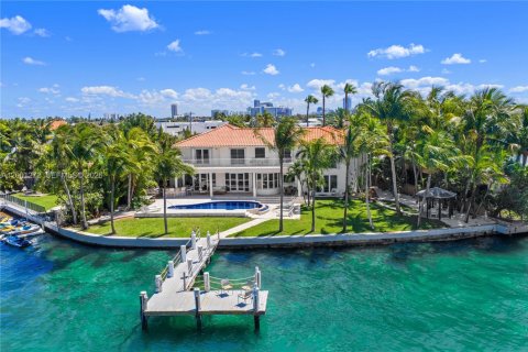 Casa en Miami Beach, Florida 4 dormitorios, 431.53 m2 № 2066861