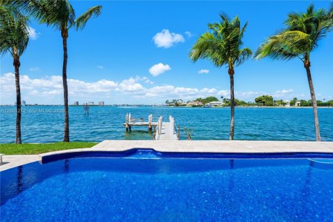 Casa en alquiler en Miami Beach, Florida, 4 dormitorios, 431.53 m2 № 2066861 - foto 16