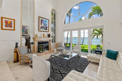 Casa en alquiler en Miami Beach, Florida, 4 dormitorios, 431.53 m2 № 2066861 - foto 10