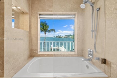 Casa en alquiler en Miami Beach, Florida, 4 dormitorios, 431.53 m2 № 2066861 - foto 27