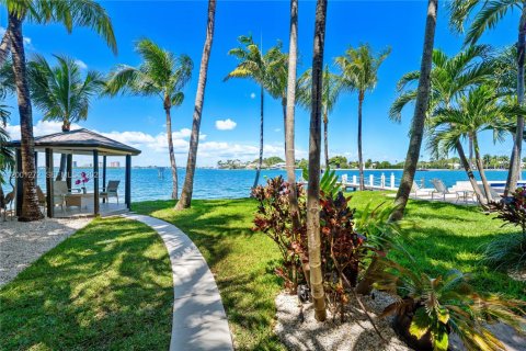 Casa en alquiler en Miami Beach, Florida, 4 dormitorios, 431.53 m2 № 2066861 - foto 6