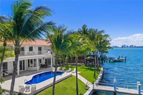 Casa en alquiler en Miami Beach, Florida, 4 dormitorios, 431.53 m2 № 2066861 - foto 3
