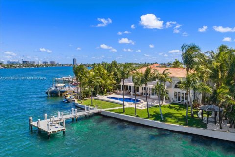 Casa en alquiler en Miami Beach, Florida, 4 dormitorios, 431.53 m2 № 2066861 - foto 2
